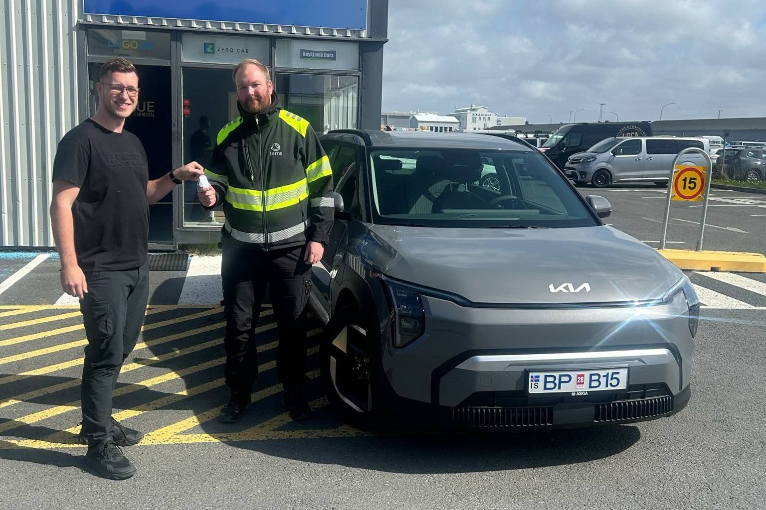 Terra fær fyrsta Kia EV3 rafbílinn frá Blue Car Rental